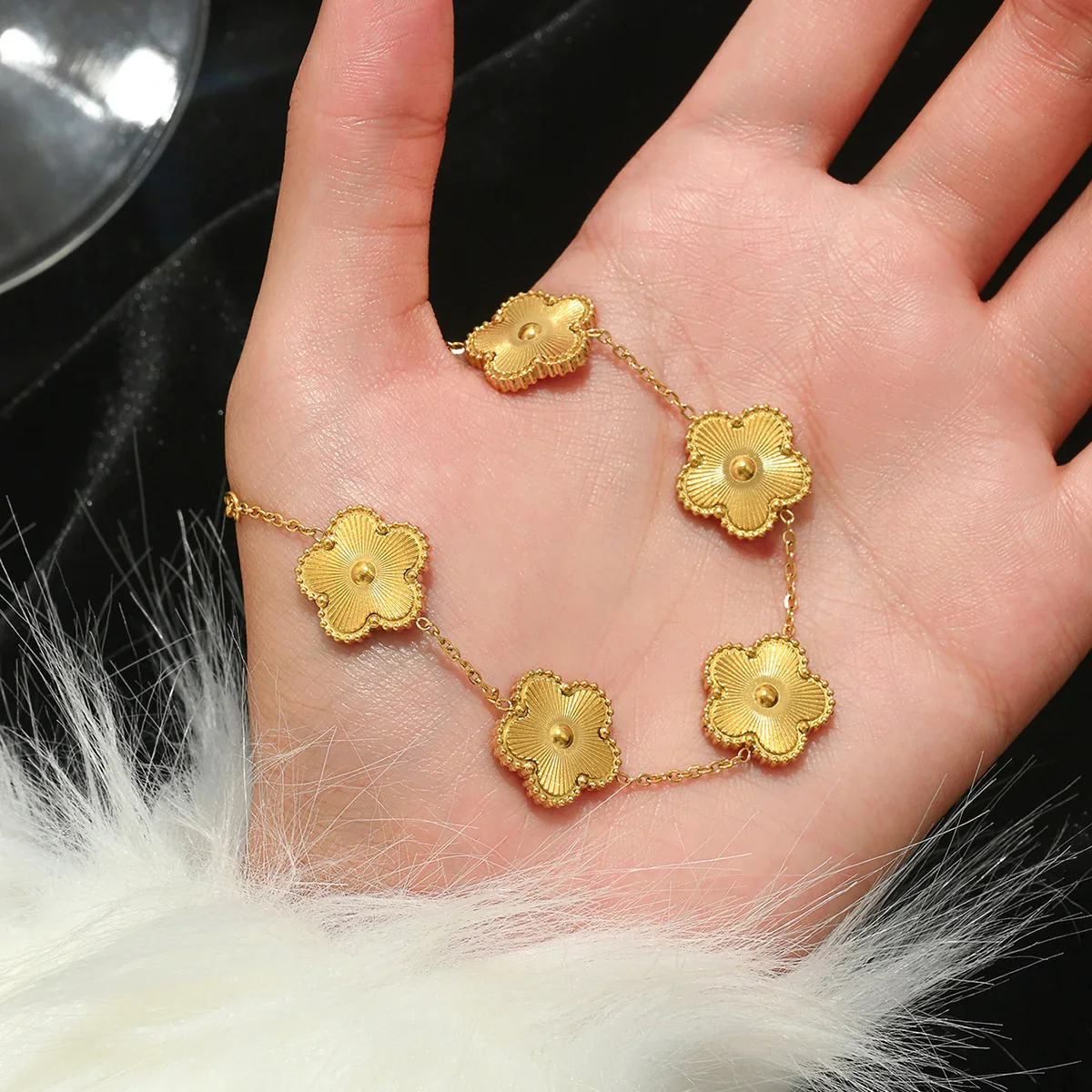 four-leaf clover lucky bracelet – Gold - Image 3