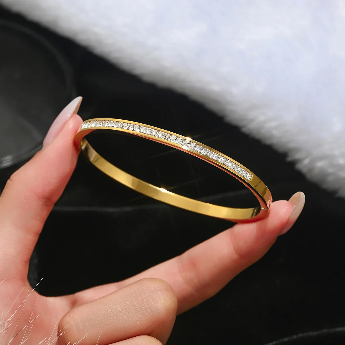 four-leaf clover lucky bracelet – Gold - Image 9
